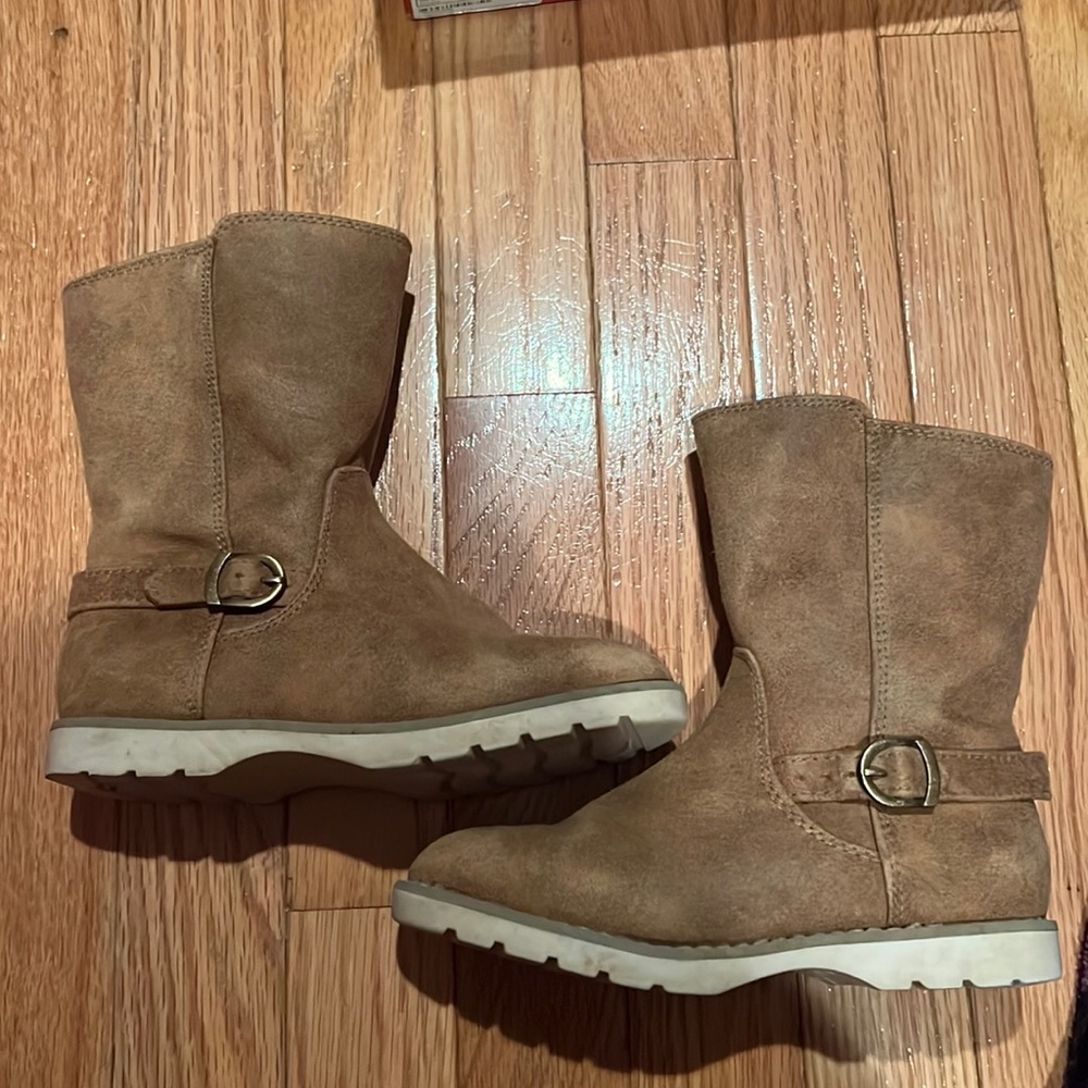 Kids size 12 Cat& Jack brown boots. Good condition
